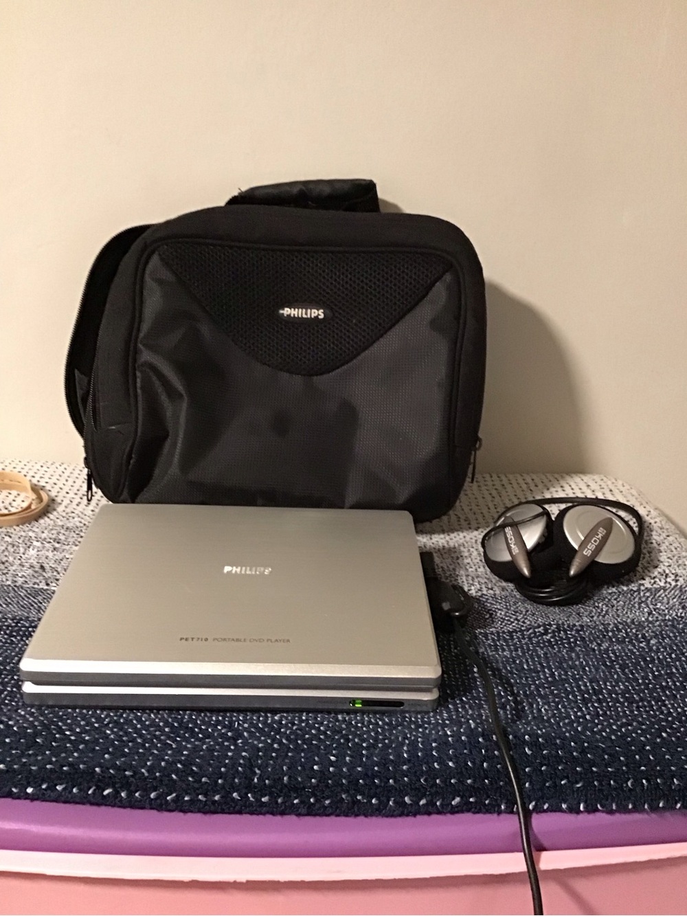 Philips Silver Portable CD Player with Black Carry Case and Headphones